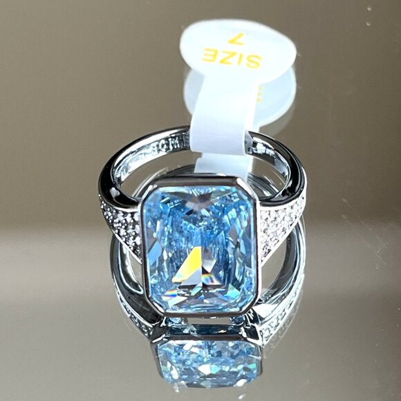 Bomb Party Gorgeous NEW Aquamarine Ice Crystal Sz7 with Pave Rhinestones - Picture 1 of 5